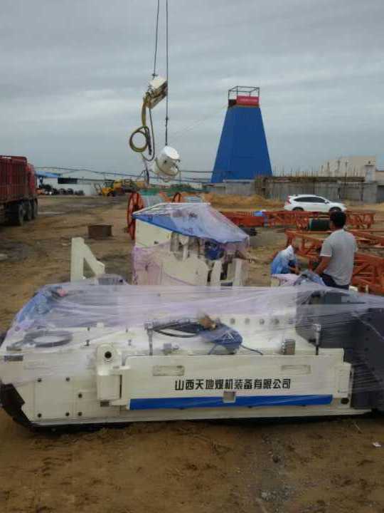 掘進(jìn)公司小保當(dāng)項目部EML-340連采機正式運轉(zhuǎn)生產(chǎn)