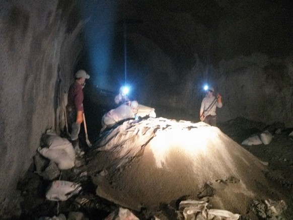 礦建三公司曹家灘項目部施工進度再創(chuàng)新高