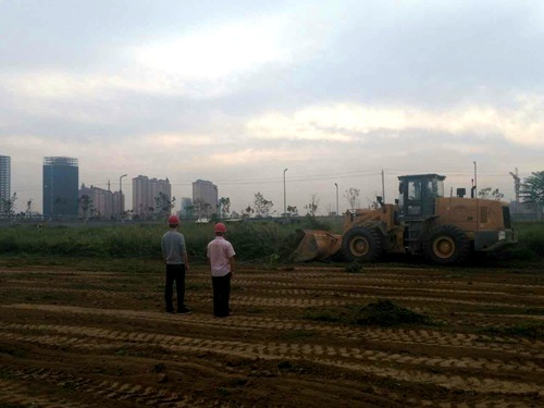 大秦置業(yè)公司“山水逸境”項(xiàng)目開(kāi)工清表工作緊張有序推進(jìn)