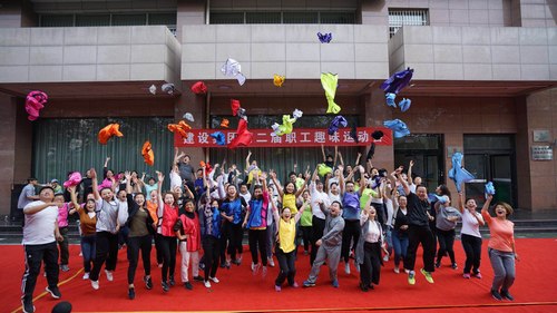 瞧，他們嗨瘋了！