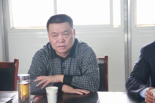 陜煤集團總經(jīng)理助理、建設(shè)集團聯(lián)合黨委書記、董事長寧興剛節(jié)日期間深入銅煤公司施工生產(chǎn)一線視察慰問