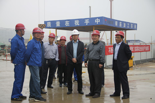 陜煤集團總經(jīng)理助理、建設(shè)集團聯(lián)合黨委書記、董事長寧興剛一行蒞臨天工公司陜煤研究院西安總部工地視察指導工作