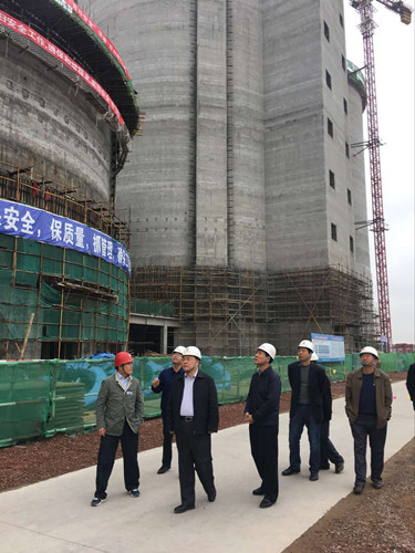 陜煤集團總經(jīng)理助理、建設(shè)集團聯(lián)合黨委書記、董事長寧興剛一行中秋節(jié)深入天工公司土建第二項目部走訪慰問