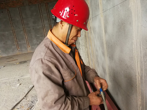 一個踏踏實實的“犁地?！?></div>
                                <div   id=