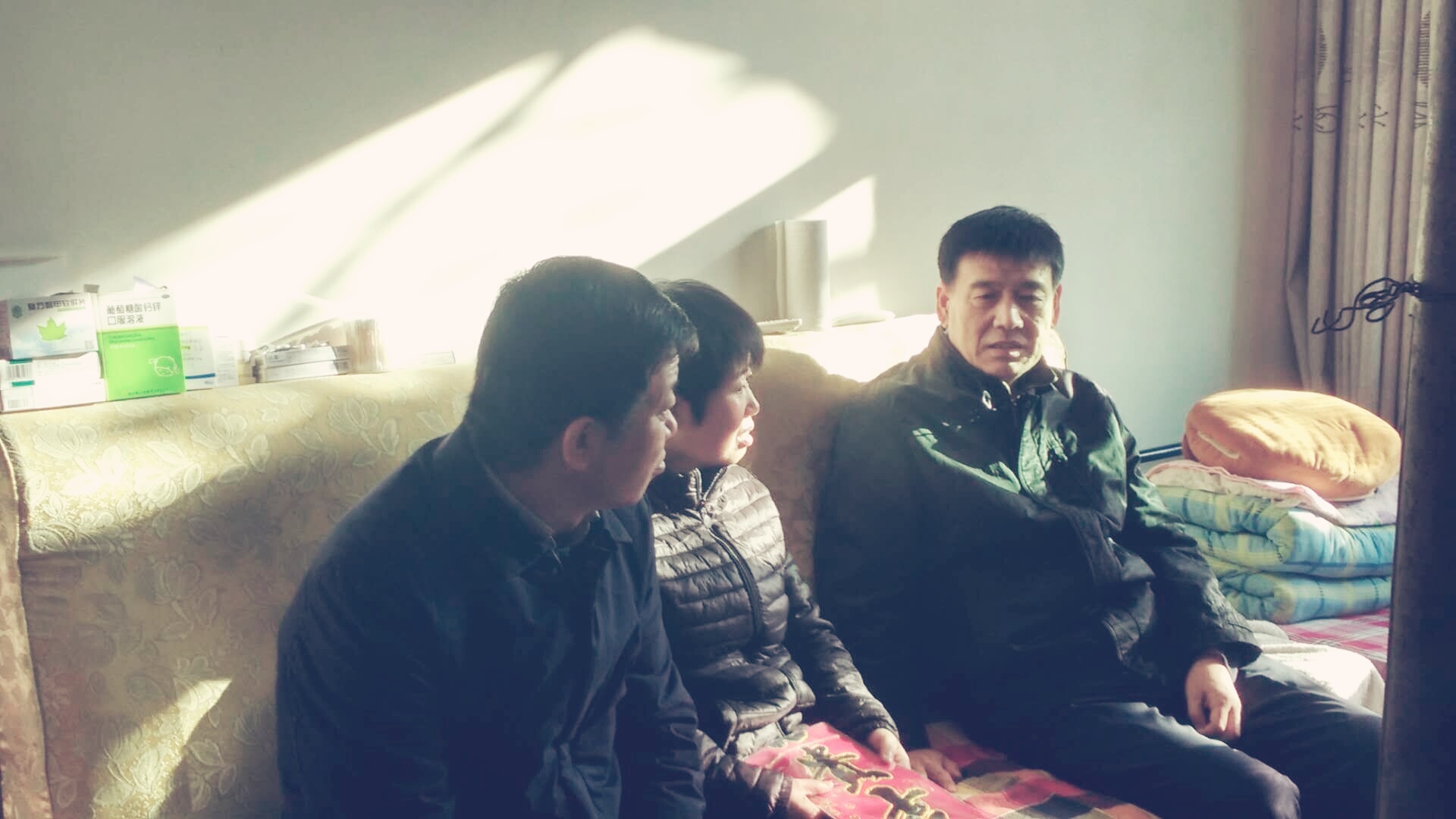 建設(shè)集團(tuán)聯(lián)合黨委副書記、紀(jì)委書記、工會主席侯本英一行慰問礦建三公司困難職工