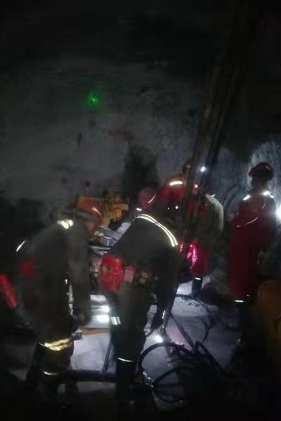 陜煤建設(shè)礦建二公司第二項目部進行前探鉆孔施工確保生產(chǎn)安全