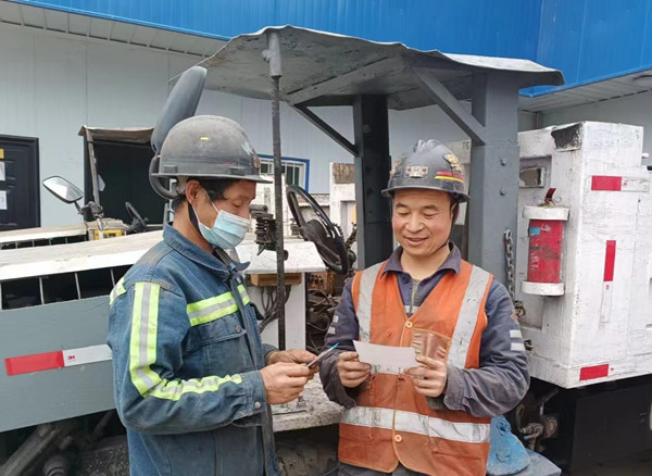 陜煤建設(shè)機(jī)電安裝公司建莊項(xiàng)目部：崗位“雙紅線(xiàn)” 告知卡接地氣