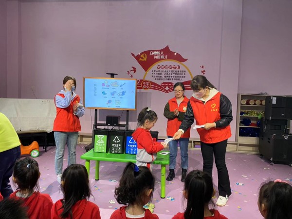 陜煤建設機電安裝公司垃圾分類進校園爭做環(huán)?！靶∵_人”