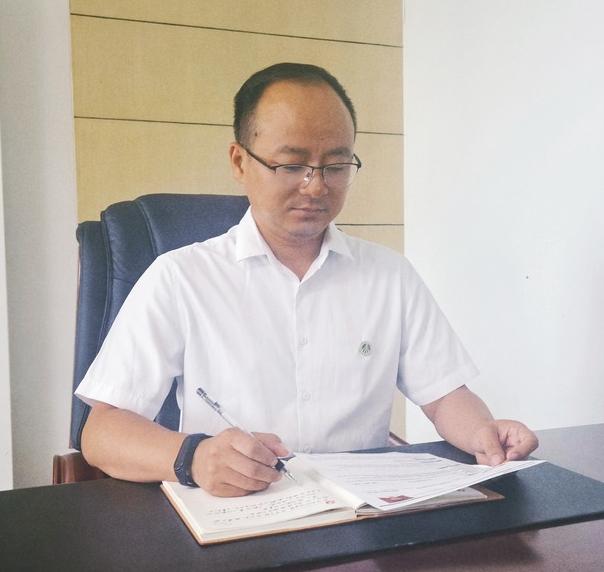 匠心書壯志，妙手繪華章