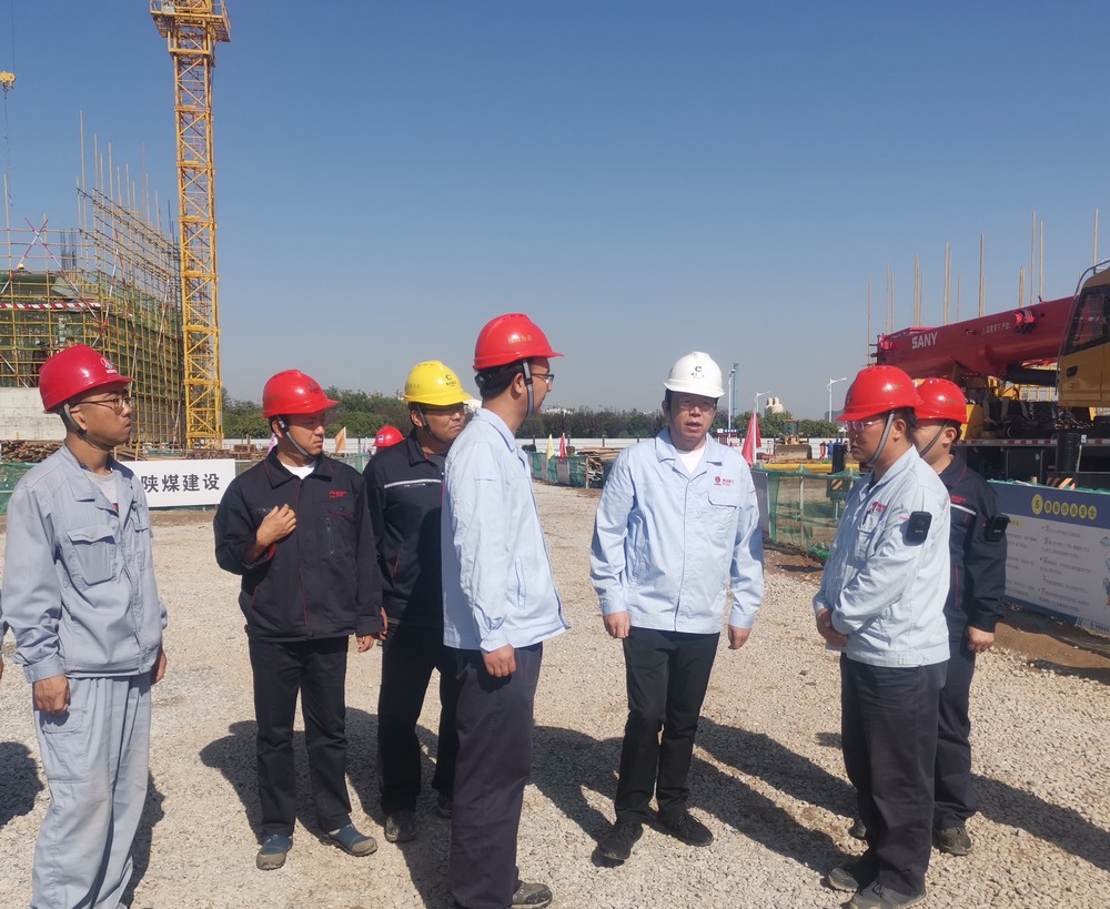 蒲城清潔能源化工有限責任公司黨委書記、董事長封建利一行深入陜煤建設(shè)天工公司基層項目部檢查指導