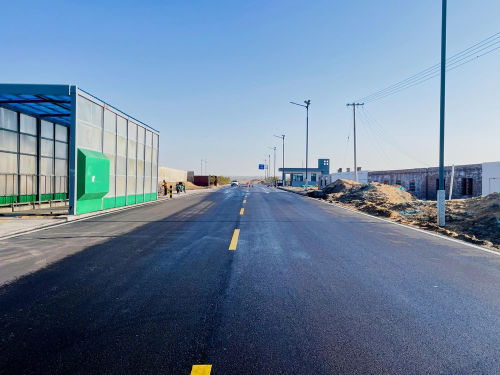 混凝土滑模機(jī)助力榆陽煤炭物流園項目2#進(jìn)場道路施工中的應(yīng)用與優(yōu)勢