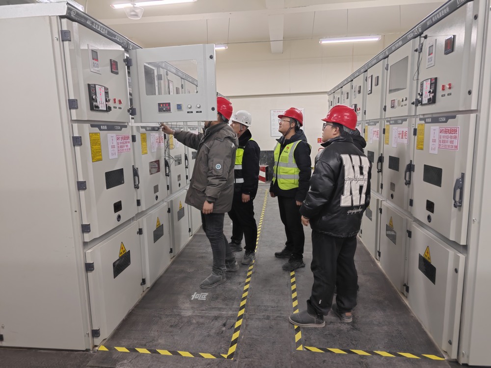 陜煤建設銅煤公司泰寶酒店式公寓項目“喜迎”送電 展現(xiàn)高效執(zhí)行力。