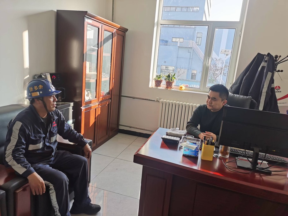 陜煤建設(shè)洗選煤運(yùn)營(yíng)公司紅柳林洗煤廠項(xiàng)目部：搭起“連心橋” 維穩(wěn)記心間