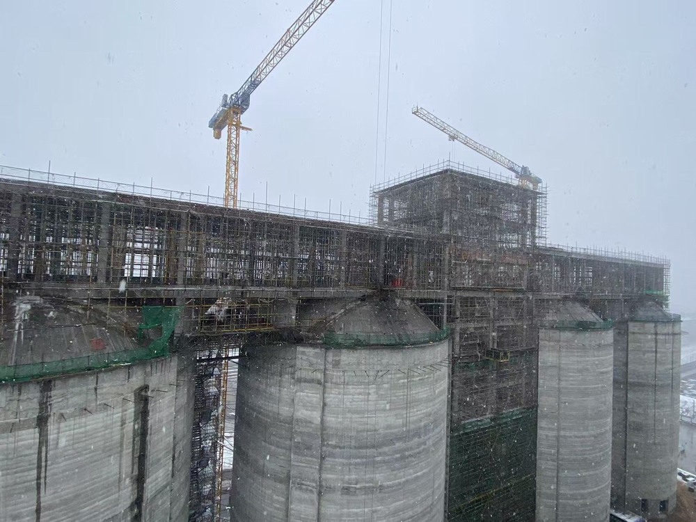 陜煤建設(shè)第二直屬項(xiàng)目部：43.8米高空鏖戰(zhàn)，攻克原煤倉(cāng)施工“硬骨頭”