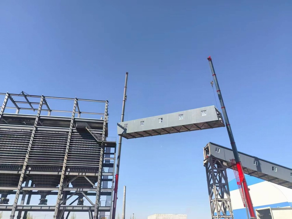 陜煤建設(shè)天工公司新疆第一項目部：雙機協(xié)作展絕技，棧橋凌空貫長虹