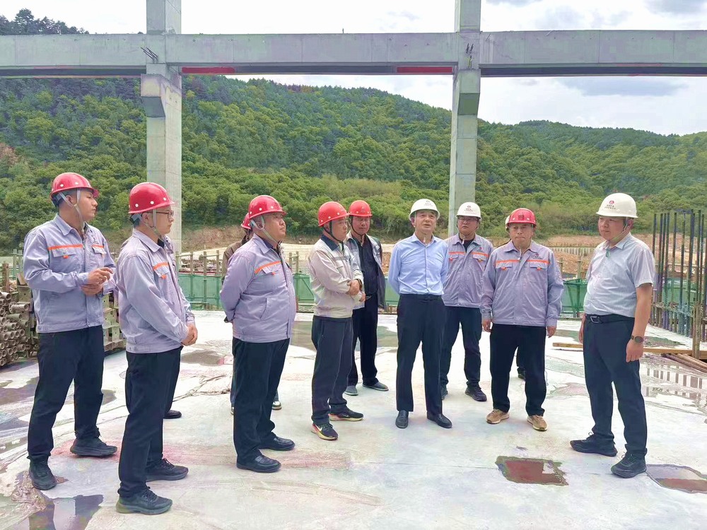 黃陵礦業(yè)集團(tuán)黨委副書記、總經(jīng)理趙小兵“五一”期間深入天工公司基層項(xiàng)目檢查指導(dǎo)