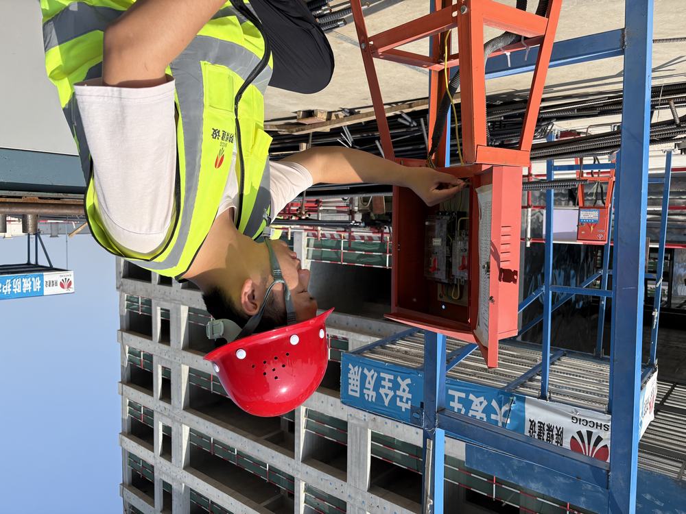 陜煤建設(shè)天工公司的 520 硬核告白：安全帽作玫瑰，卷尺圖紙寫情詩(shī)