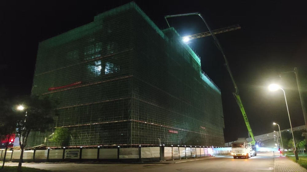 陜煤建設(shè)天工公司承建的小保當選煤廠技術(shù)改造項目2號主廠房主體結(jié)構(gòu)全面封頂