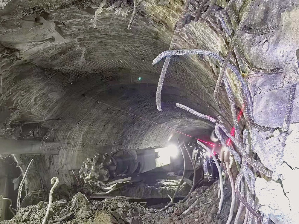 104米掘進攻堅！袁大灘煤礦2煤東翼帶式輸送機機頭硐室順利貫通