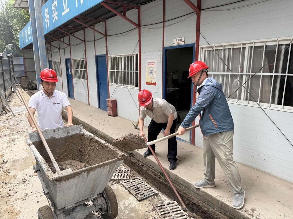 陜煤建設(shè)韓城分公司土建二項(xiàng)目部：黨團(tuán)攜手，筑牢雨季安全防線