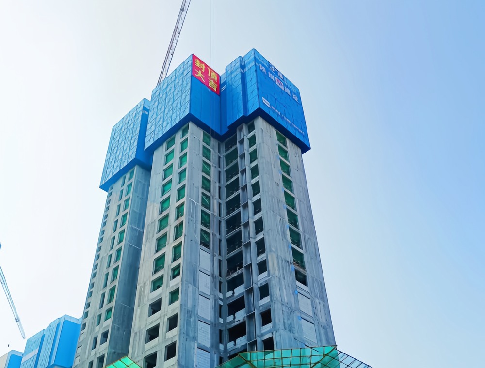 陜煤建設(shè)承建的構(gòu)件廠集中安置地項(xiàng)目3#樓順利封頂