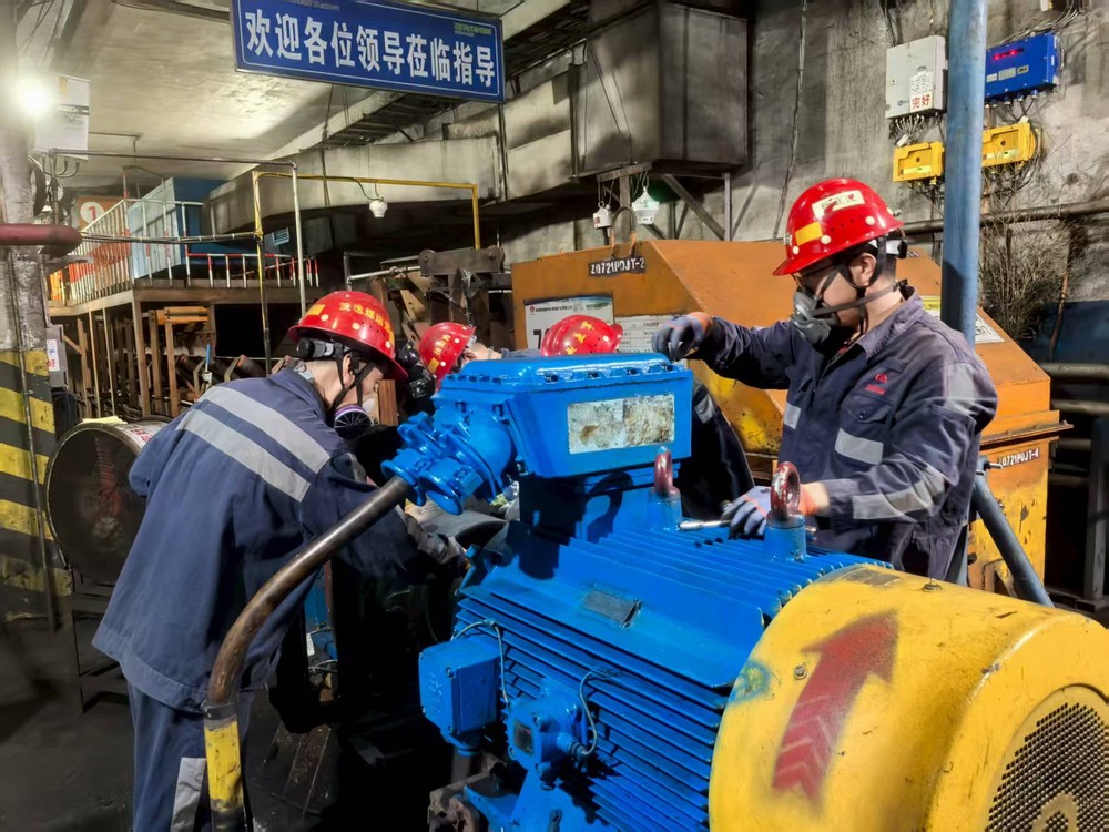 陜煤建設(shè)洗選煤運營公司檸條塔運營項目部：汗水浸透工裝色，高溫檢修護生產(chǎn)