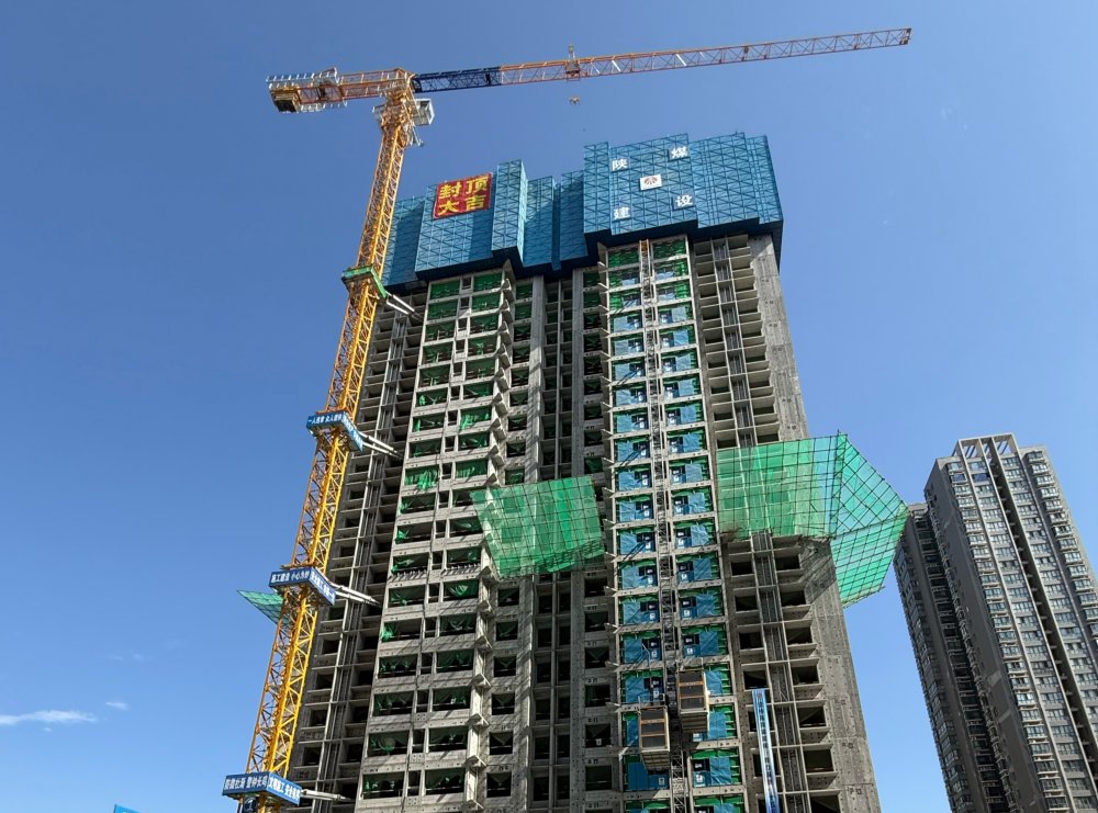 安居夢再進一步！構(gòu)件廠集中安置地項目主體結(jié)構(gòu)圓滿封頂