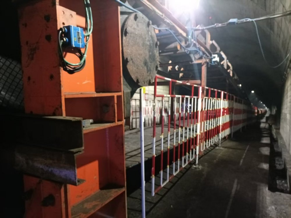 秋實(shí)映礦建！陜煤建設(shè)韓城分公司安裝第四項(xiàng)目部 施工的大佛寺礦4煤西部膠帶大巷二部帶式輸送機(jī)延伸設(shè)備安裝工程圓滿(mǎn)通過(guò)竣工預(yù)驗(yàn)收