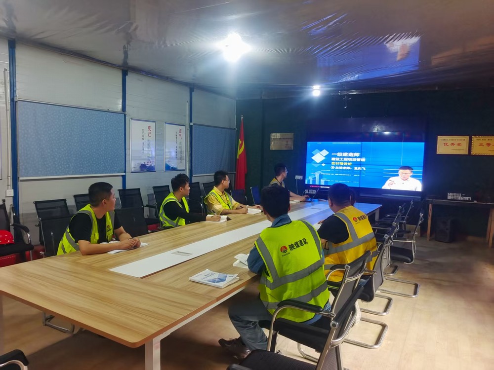 燈光映初心！陜煤建設(shè)銅煤公司基層職工備戰(zhàn)一建熱潮涌