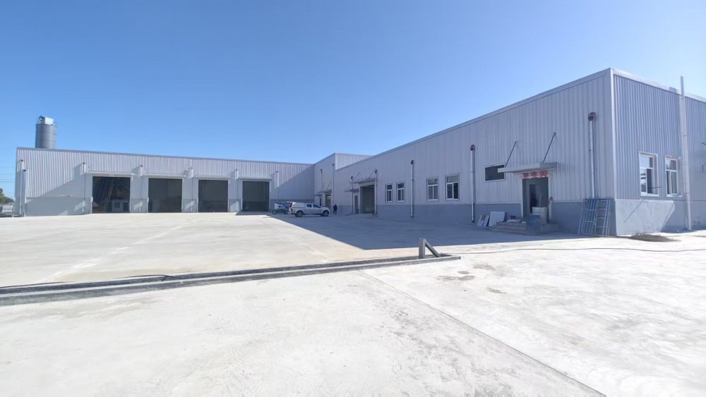 陜煤建設(shè)路橋分公司胡家河煤礦二號風(fēng)井及附屬工程膠輪車庫、材料庫、砂石料庫工程通過預(yù)驗收