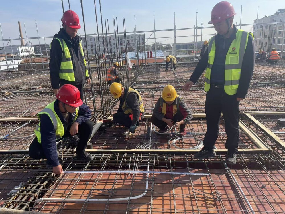 陜煤建設(shè)內(nèi)蒙古分公司第一項(xiàng)目部：一團(tuán)隊(duì)攻堅(jiān)雙項(xiàng)目，全力沖刺四季度“全年紅”