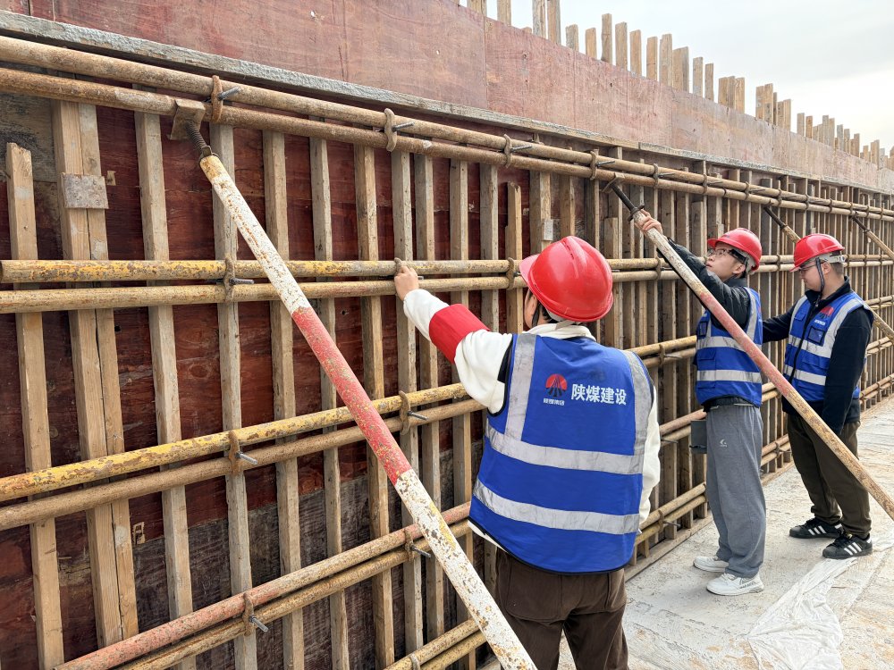 陜煤建設(shè)韓城分公司土建一項(xiàng)目部：青春護(hù)航安全線，百日攻堅(jiān)里的“硬核”擔(dān)當(dāng)